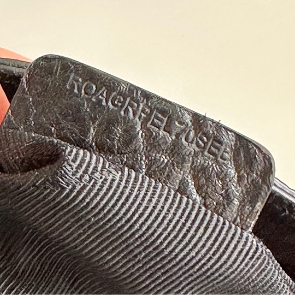 Authentic Burberry Lockford Medium Black Leather Shoulder Bag - Picture 9 of 10